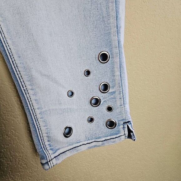 Thorn Curvy Capri Jeans - Picture 2 of 8